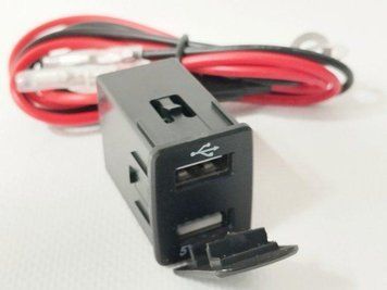 Розетка USB 4,8А+вольтметр с крышкой Nissan A56G/F4 Green